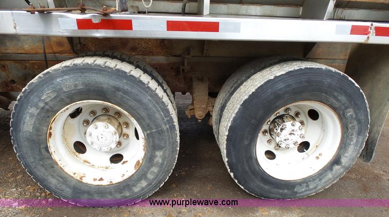 image for item K1156 1997 Peterbilt 377 tender truck