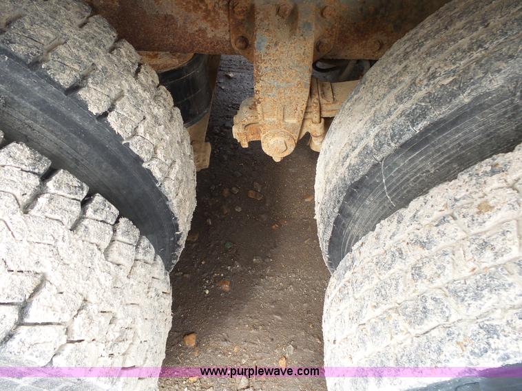 image for item K1156 1997 Peterbilt 377 tender truck