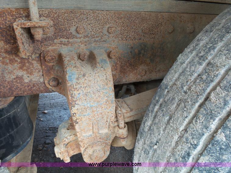 image for item K1156 1997 Peterbilt 377 tender truck