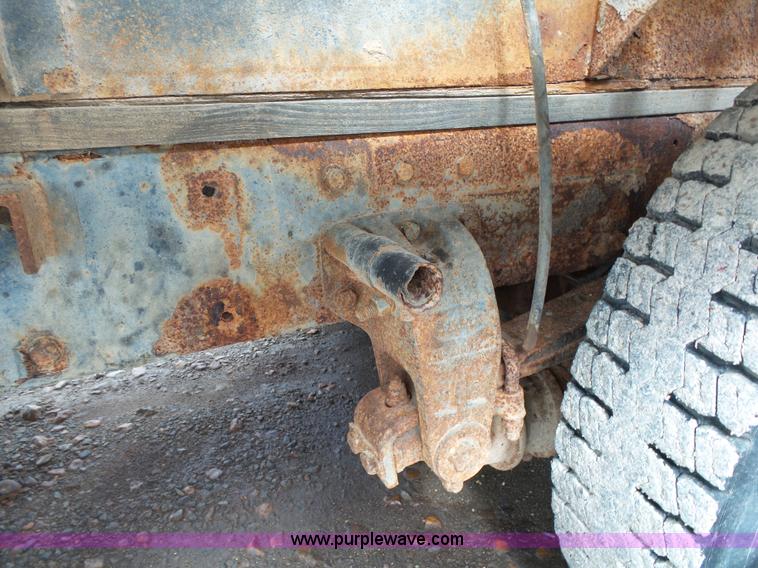 image for item K1156 1997 Peterbilt 377 tender truck