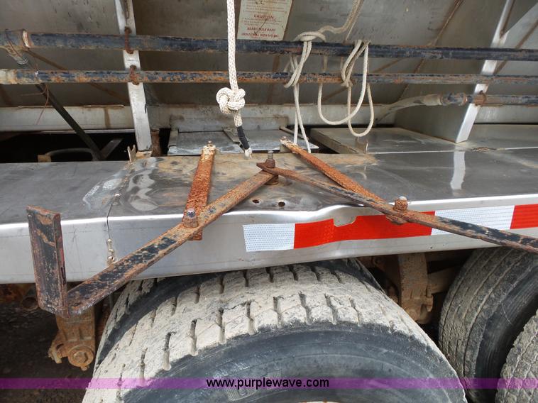 image for item K1156 1997 Peterbilt 377 tender truck