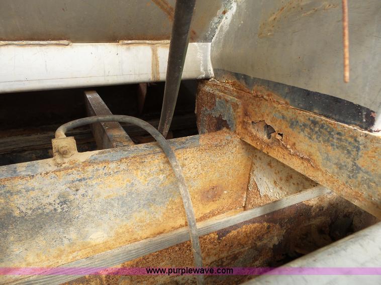 image for item K1156 1997 Peterbilt 377 tender truck