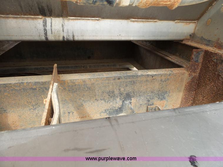 image for item K1156 1997 Peterbilt 377 tender truck