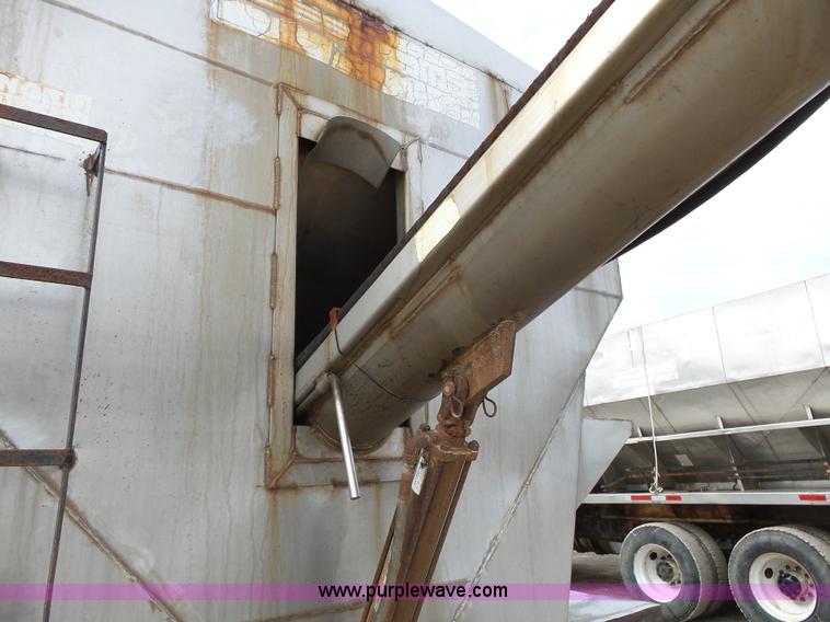 image for item K1156 1997 Peterbilt 377 tender truck