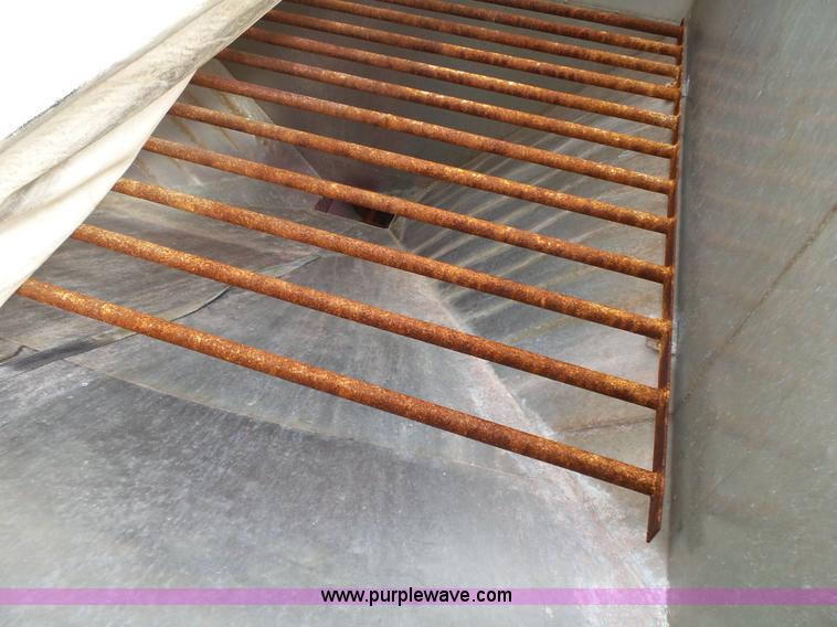 image for item K1156 1997 Peterbilt 377 tender truck