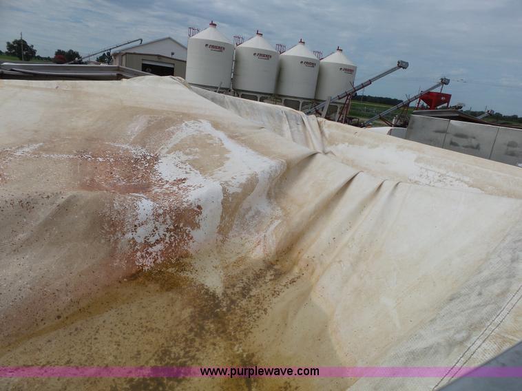 image for item K1156 1997 Peterbilt 377 tender truck