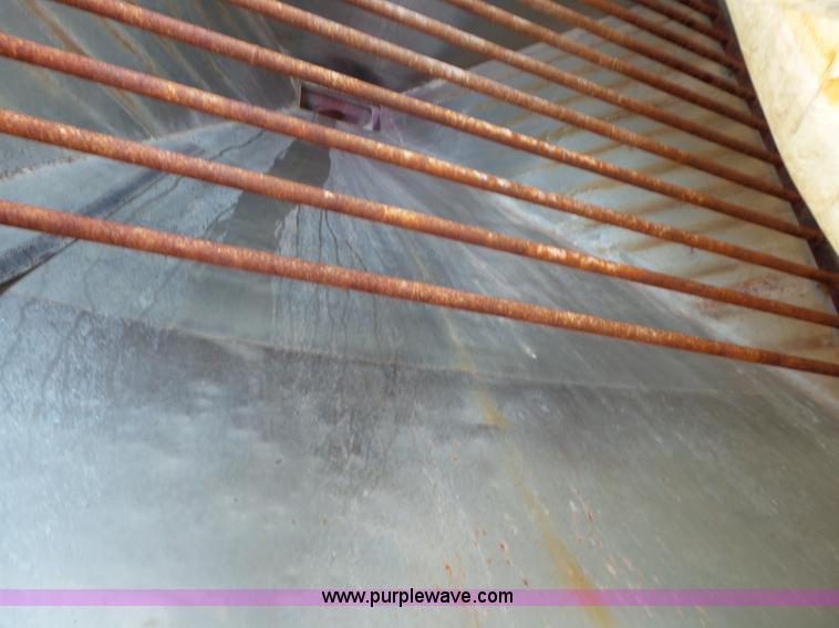 image for item K1156 1997 Peterbilt 377 tender truck