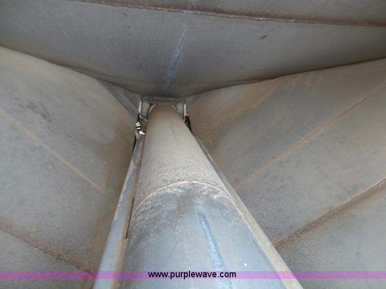 image for item K1156 1997 Peterbilt 377 tender truck