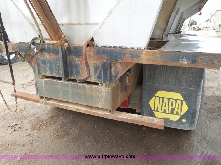 image for item K1156 1997 Peterbilt 377 tender truck