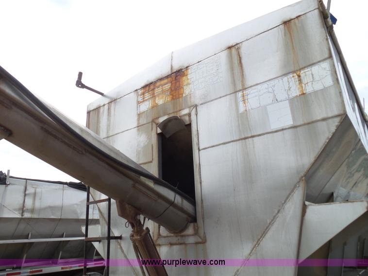 image for item K1156 1997 Peterbilt 377 tender truck