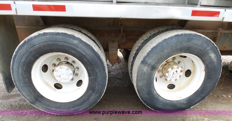 image for item K1156 1997 Peterbilt 377 tender truck