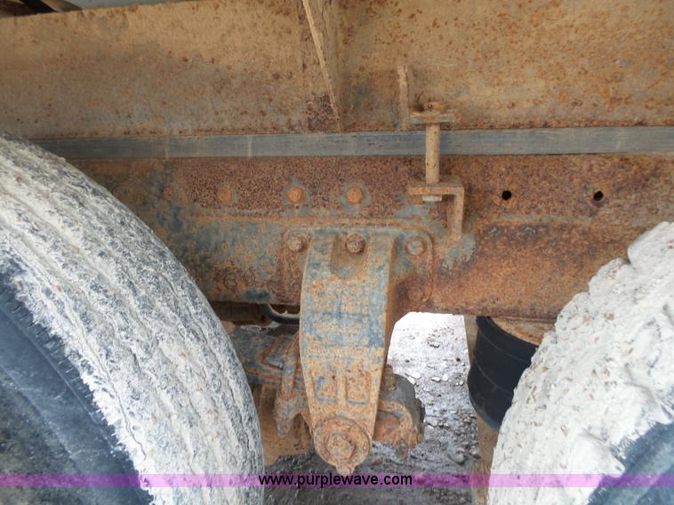 image for item K1156 1997 Peterbilt 377 tender truck