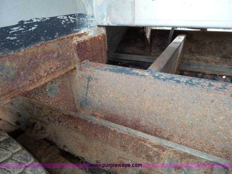 image for item K1156 1997 Peterbilt 377 tender truck