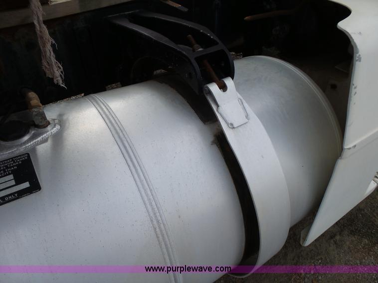 image for item K1156 1997 Peterbilt 377 tender truck