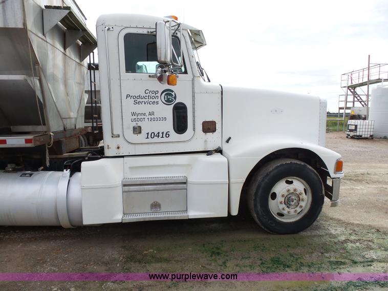 image for item K1156 1997 Peterbilt 377 tender truck