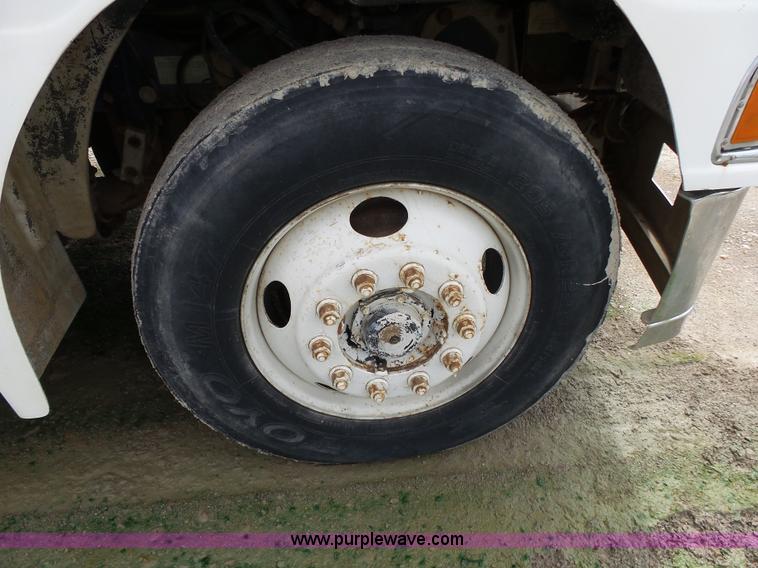 image for item K1156 1997 Peterbilt 377 tender truck