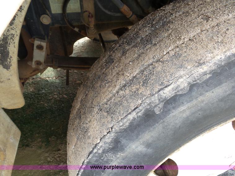 image for item K1156 1997 Peterbilt 377 tender truck