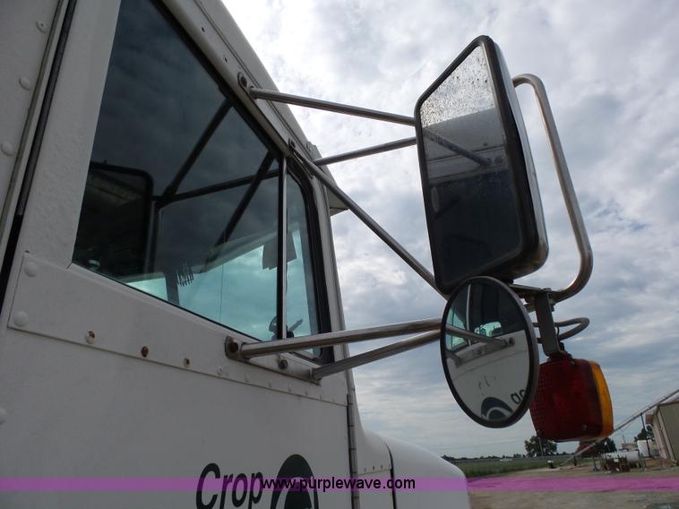 image for item K1156 1997 Peterbilt 377 tender truck