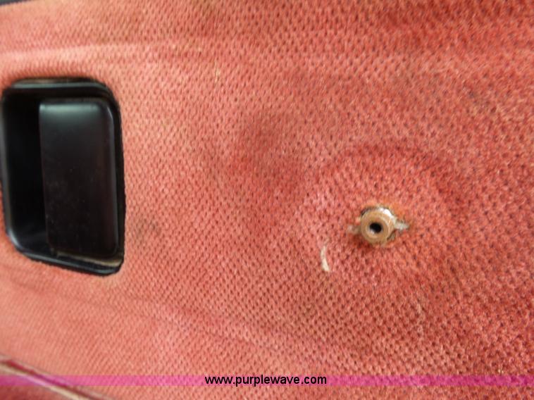 image for item K1156 1997 Peterbilt 377 tender truck