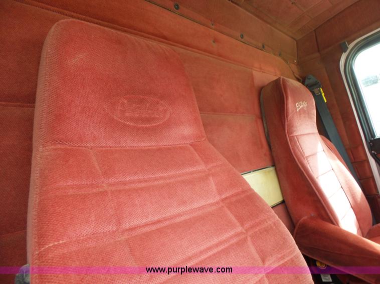 image for item K1156 1997 Peterbilt 377 tender truck