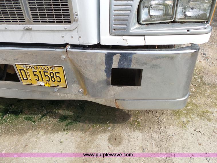 image for item K1156 1997 Peterbilt 377 tender truck