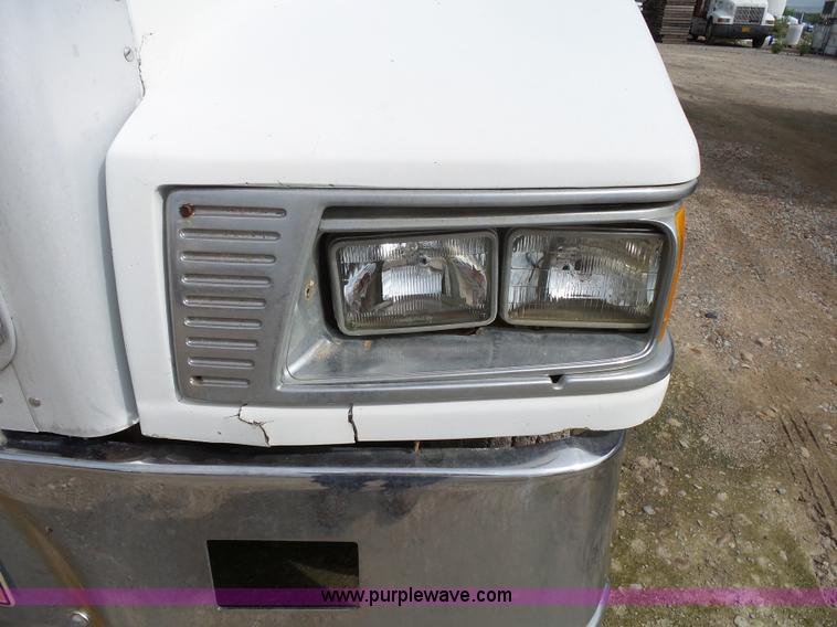 image for item K1156 1997 Peterbilt 377 tender truck