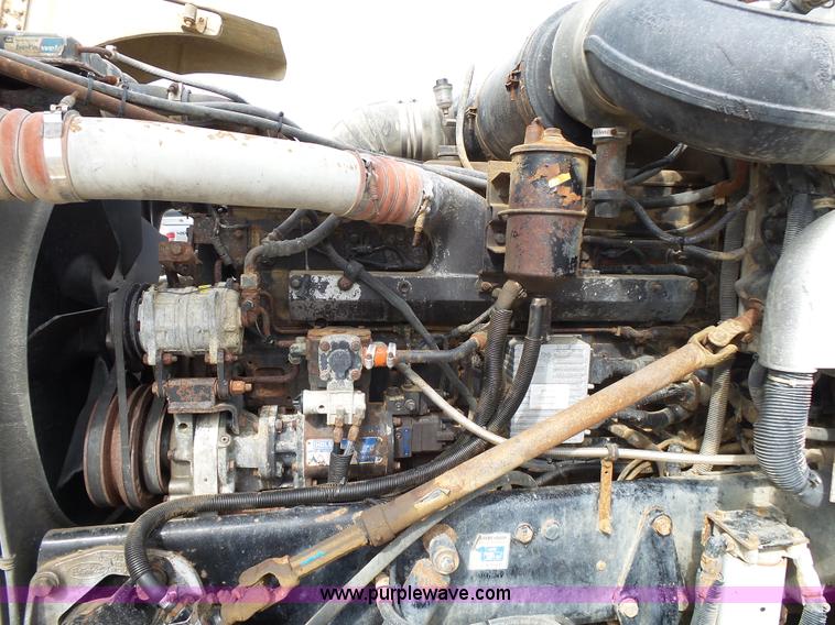 image for item K1156 1997 Peterbilt 377 tender truck