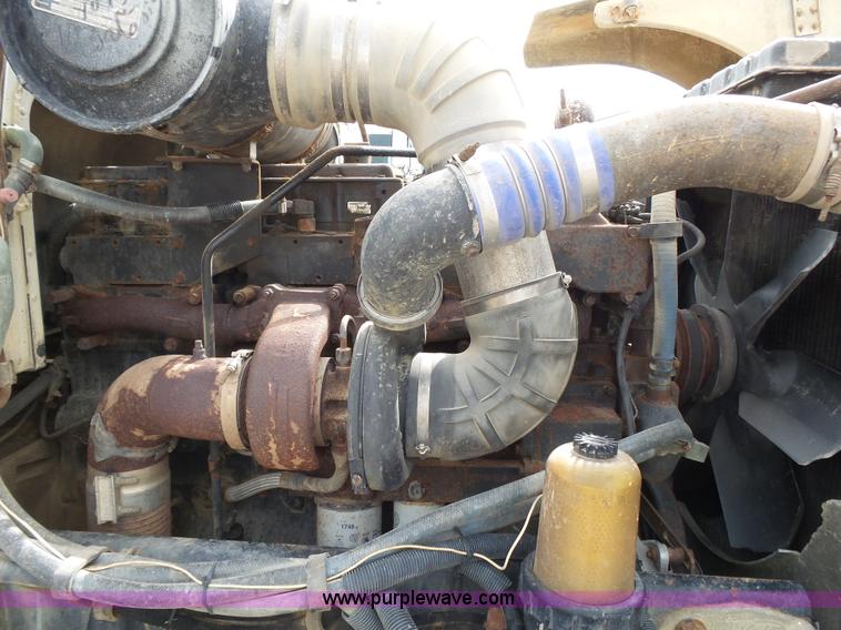 image for item K1156 1997 Peterbilt 377 tender truck