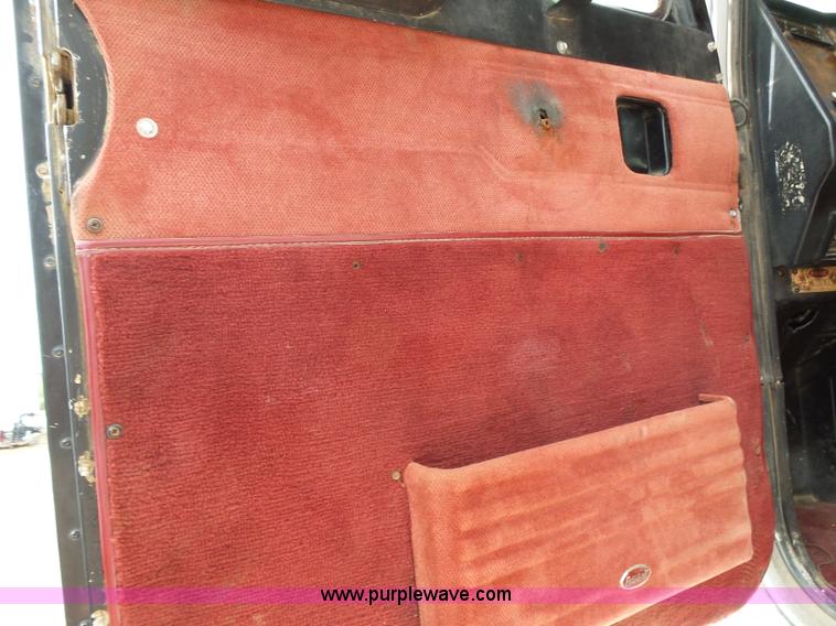 image for item K1156 1997 Peterbilt 377 tender truck