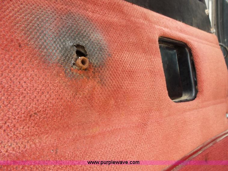 image for item K1156 1997 Peterbilt 377 tender truck