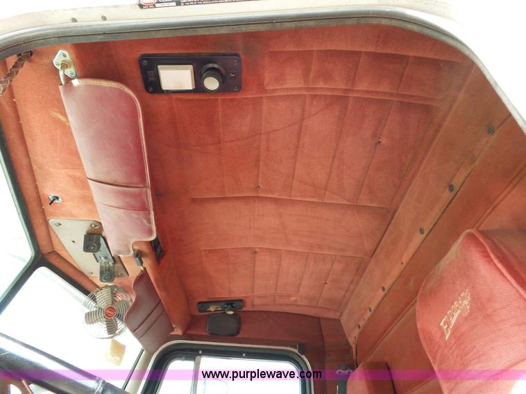 image for item K1156 1997 Peterbilt 377 tender truck