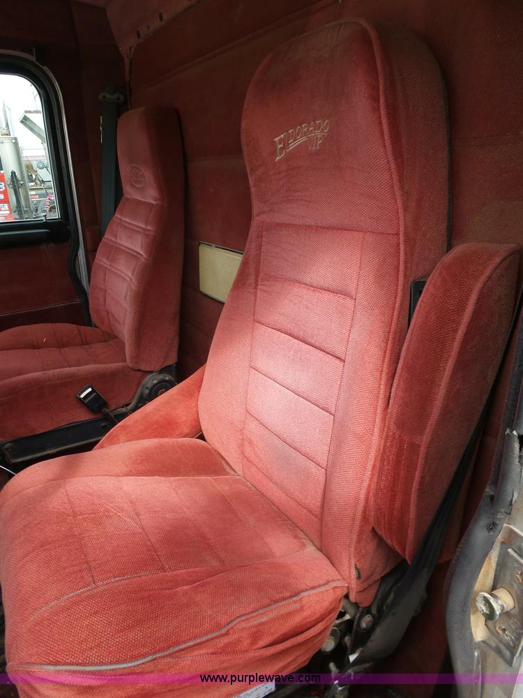 image for item K1156 1997 Peterbilt 377 tender truck