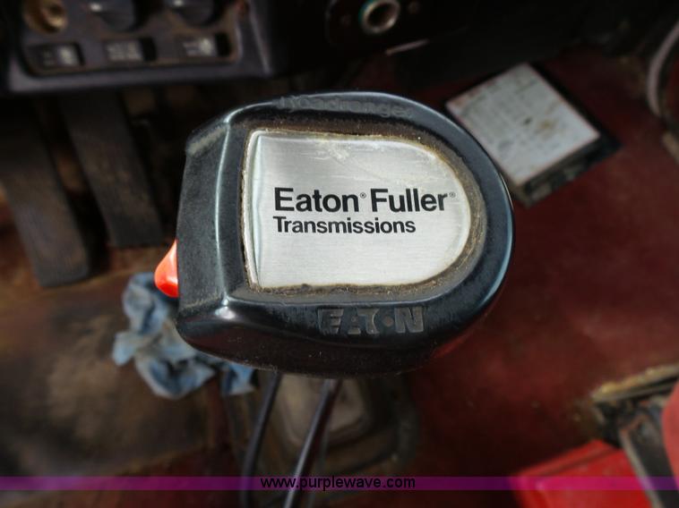 image for item K1156 1997 Peterbilt 377 tender truck