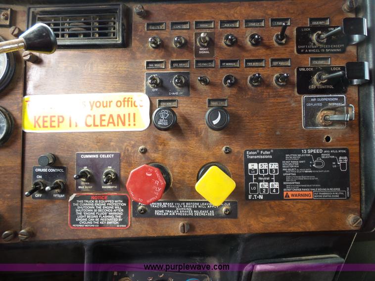 image for item K1156 1997 Peterbilt 377 tender truck