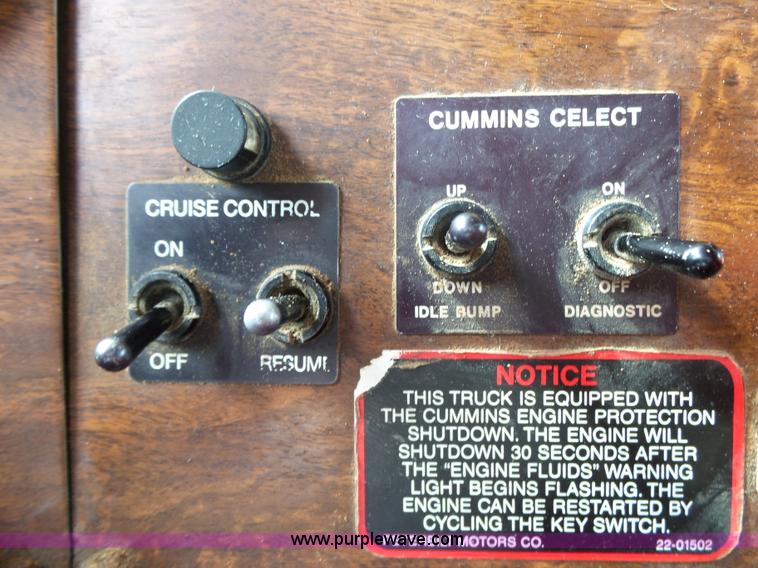 image for item K1156 1997 Peterbilt 377 tender truck