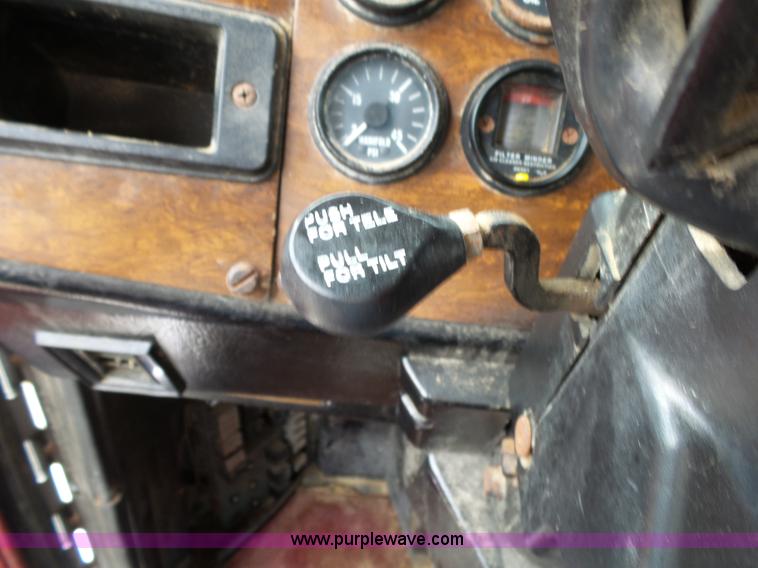 image for item K1156 1997 Peterbilt 377 tender truck