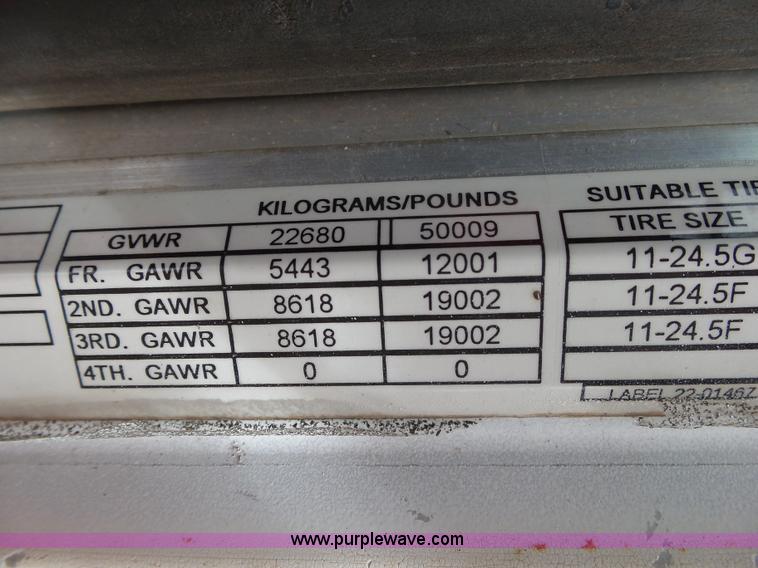 image for item K1156 1997 Peterbilt 377 tender truck