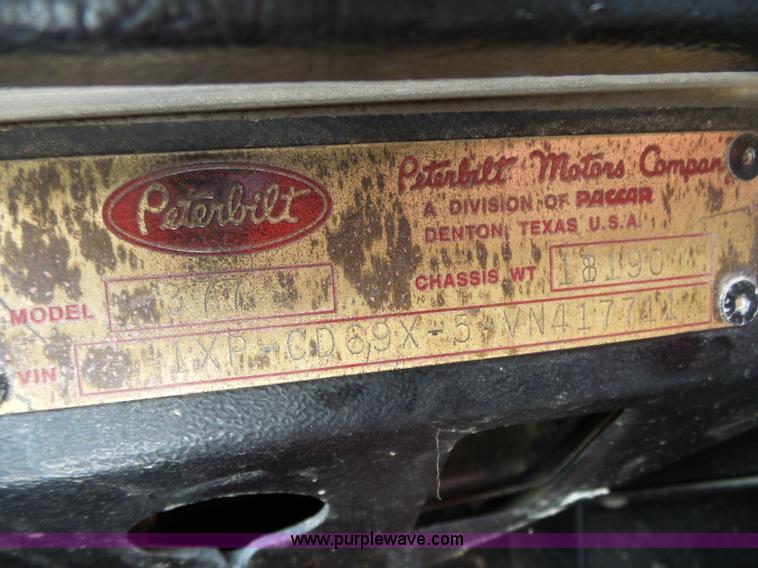 image for item K1156 1997 Peterbilt 377 tender truck