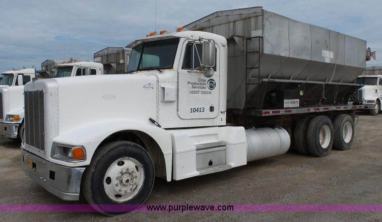 image for item K1157 1997 Peterbilt 377 tender truck