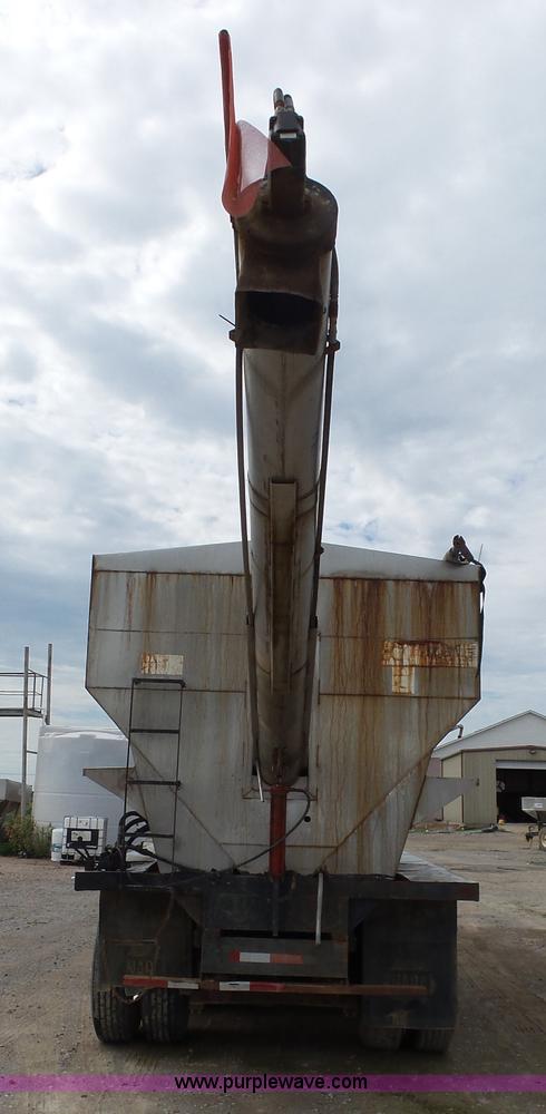 image for item K1157 1997 Peterbilt 377 tender truck