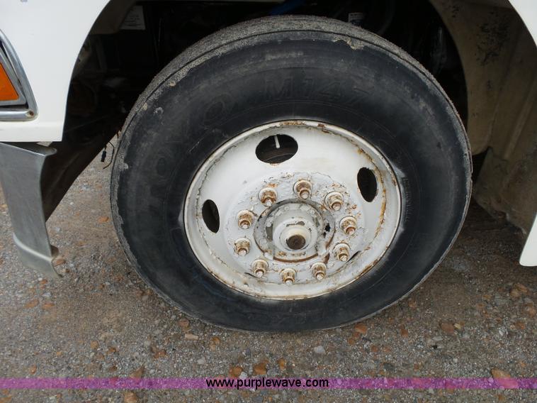 image for item K1157 1997 Peterbilt 377 tender truck