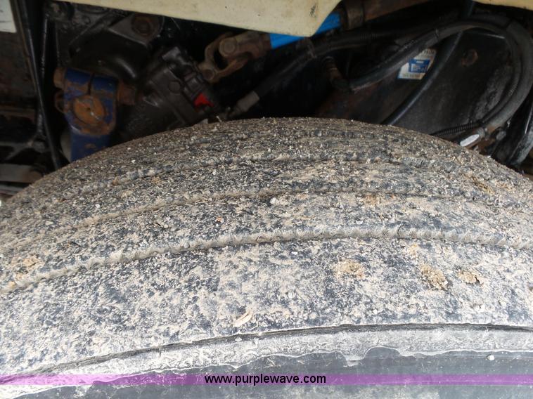 image for item K1157 1997 Peterbilt 377 tender truck