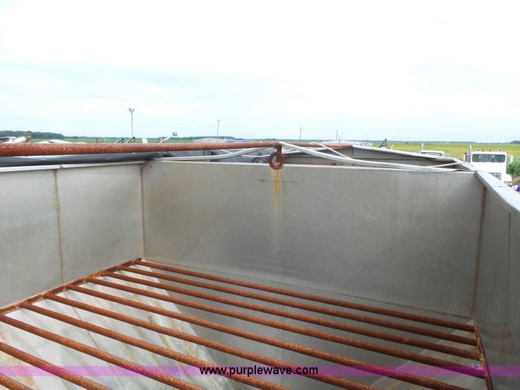 image for item K1157 1997 Peterbilt 377 tender truck