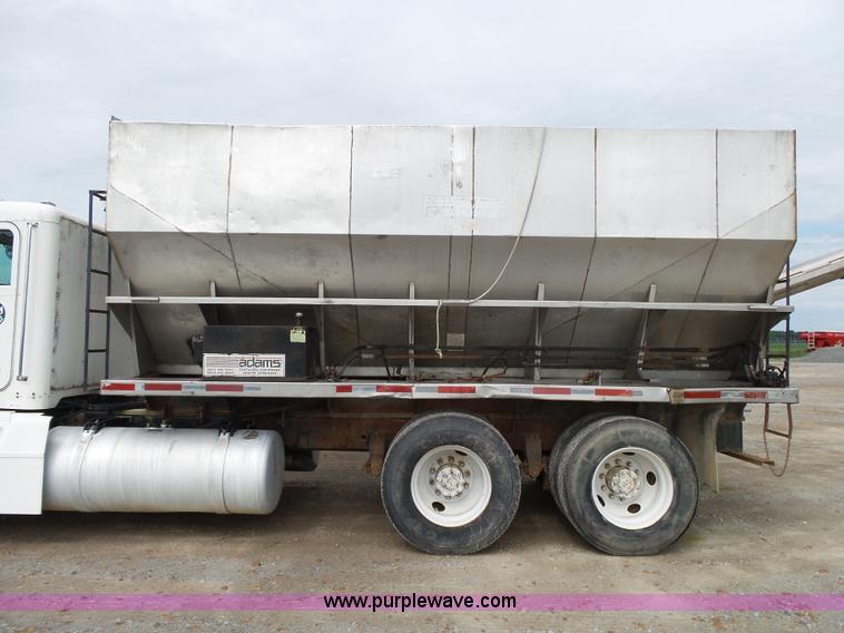 image for item K1157 1997 Peterbilt 377 tender truck