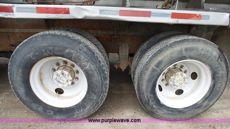 image for item K1157 1997 Peterbilt 377 tender truck