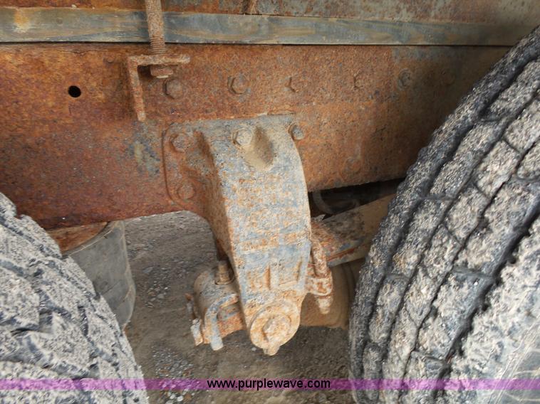 image for item K1157 1997 Peterbilt 377 tender truck