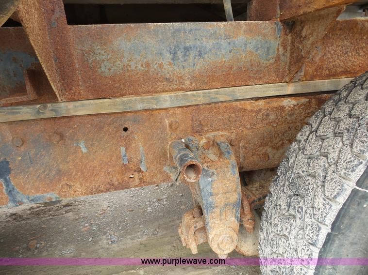 image for item K1157 1997 Peterbilt 377 tender truck