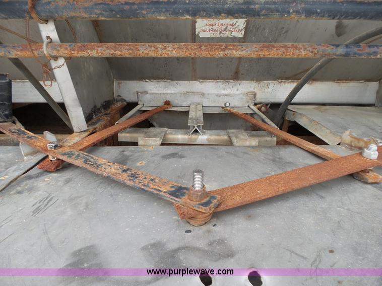 image for item K1157 1997 Peterbilt 377 tender truck