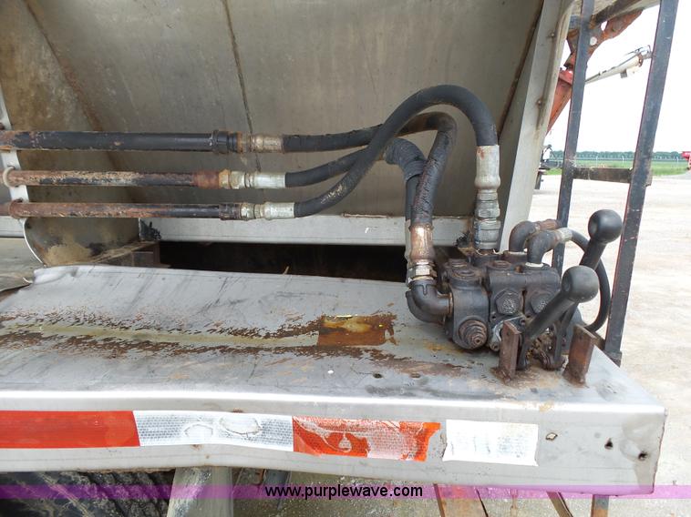 image for item K1157 1997 Peterbilt 377 tender truck