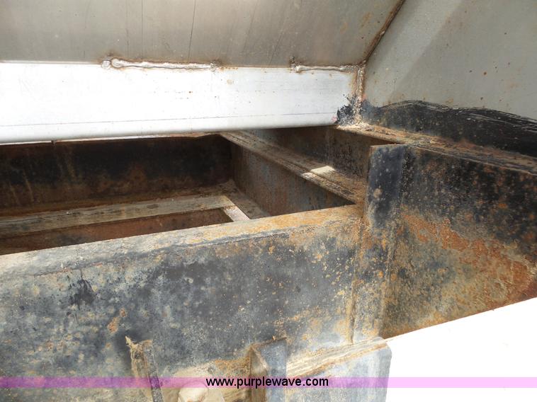 image for item K1157 1997 Peterbilt 377 tender truck